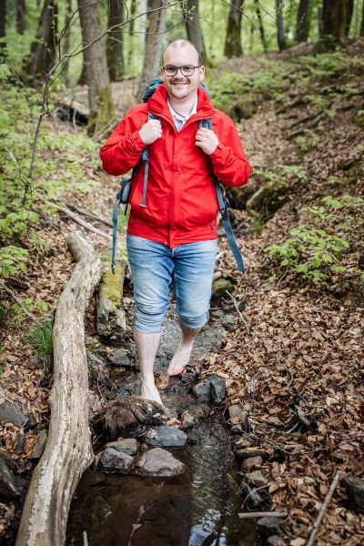 AMBRUS - Holistic Healing - Nahe Quelle - Wasser in Hände